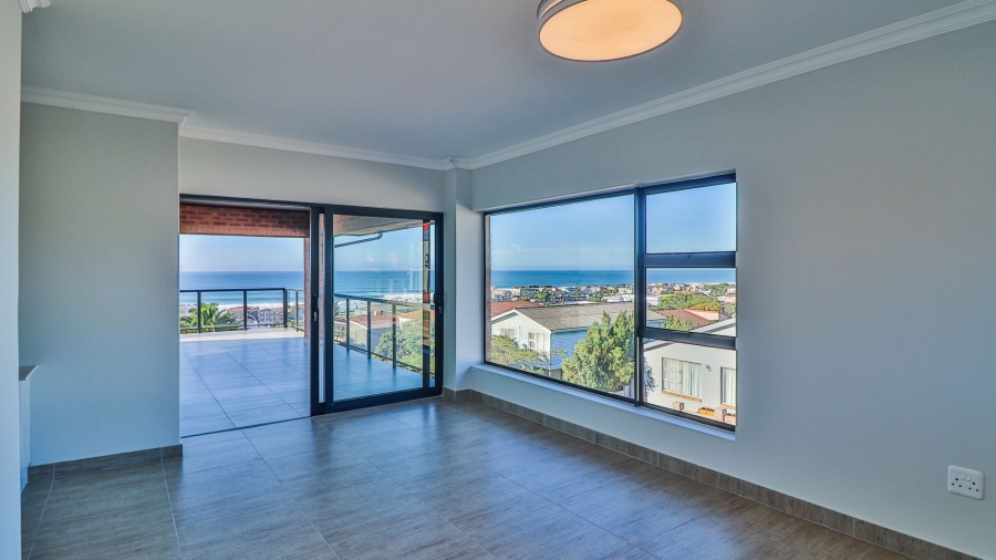 4 Bedroom Property for Sale in Wavecrest Eastern Cape